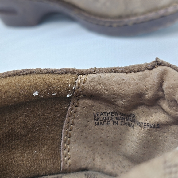 Born BOC Brown Embossed Floral Pattern Suede Clogs Women's Size 9 M/W - Picture 9 of 10